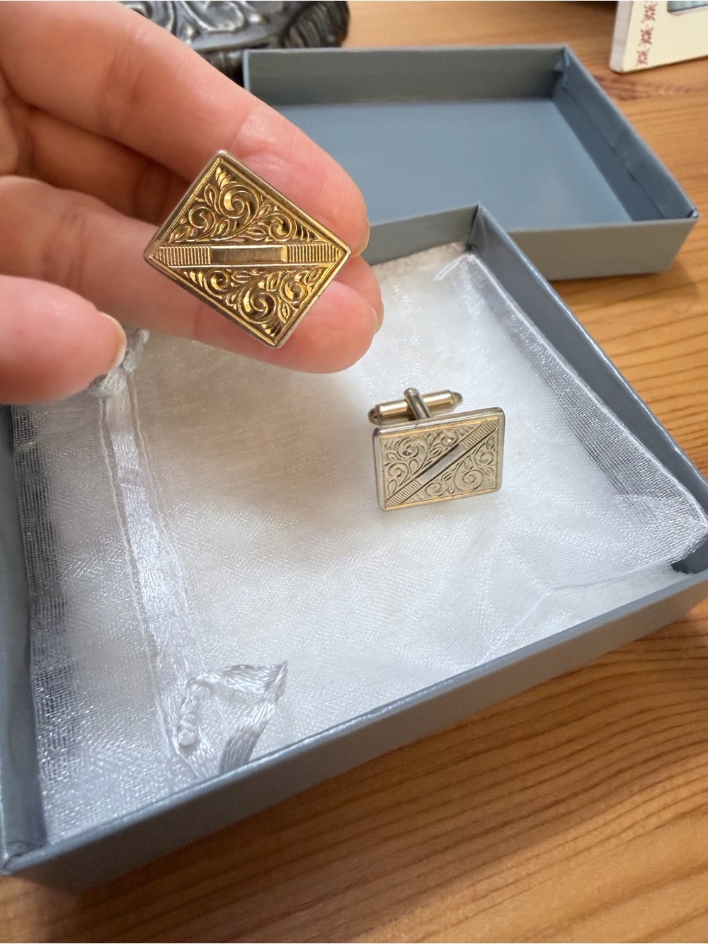 Engraved Rectangular gold Cufflinks - Picture 2 of 6